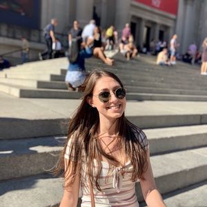 Meet your Posher, Carly